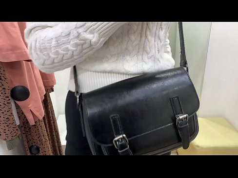 ❤️ Offentlig onani av ungtispe FeralBerry med en dildo i prøverommet ❤ Sexvideo hos oss no.com-fullporner.ru